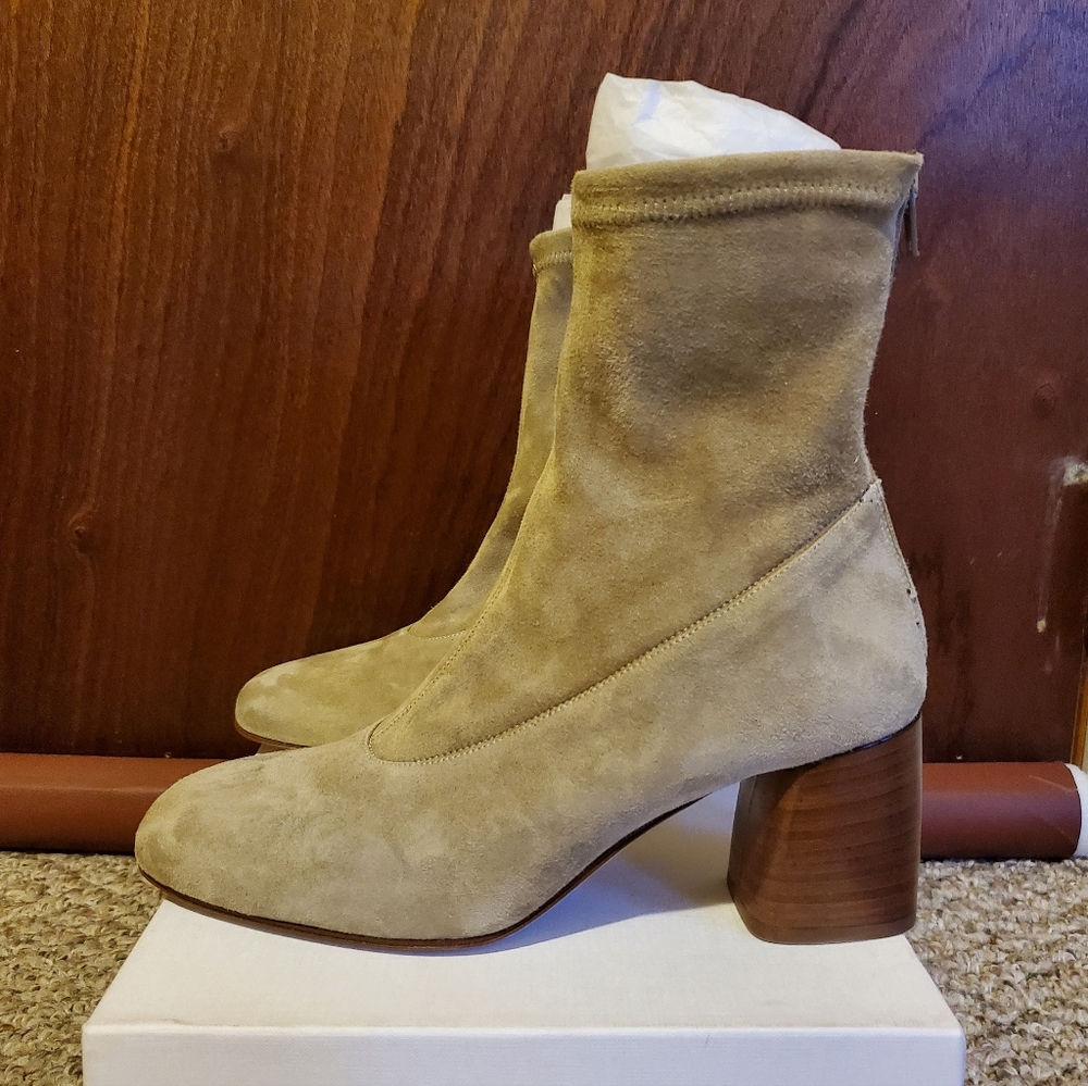 NIB CREATURES OF COMFORT Dalia Square Toe Suede Mid-Heel Beige Booties sz 39.5 - Picture 9 of 13